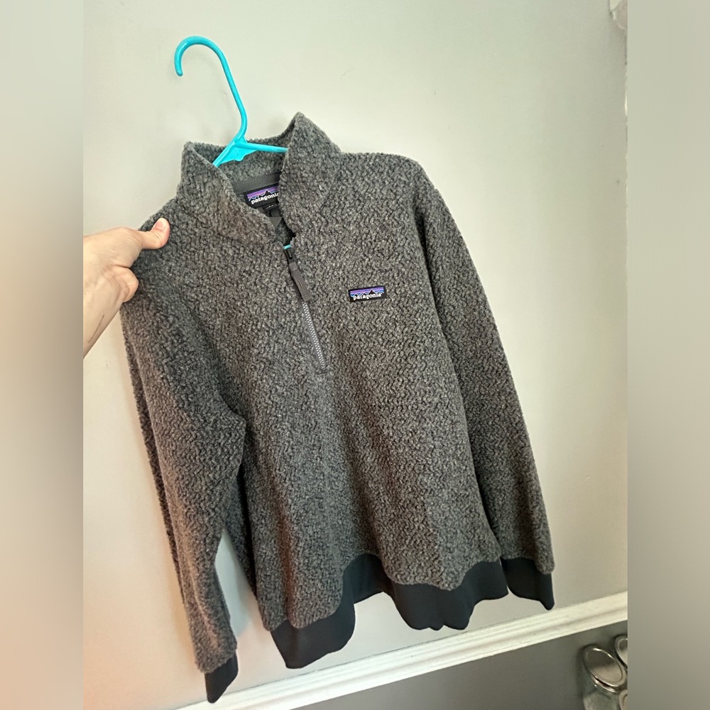 Women’s Patagonia Quarter Zip. Size Large